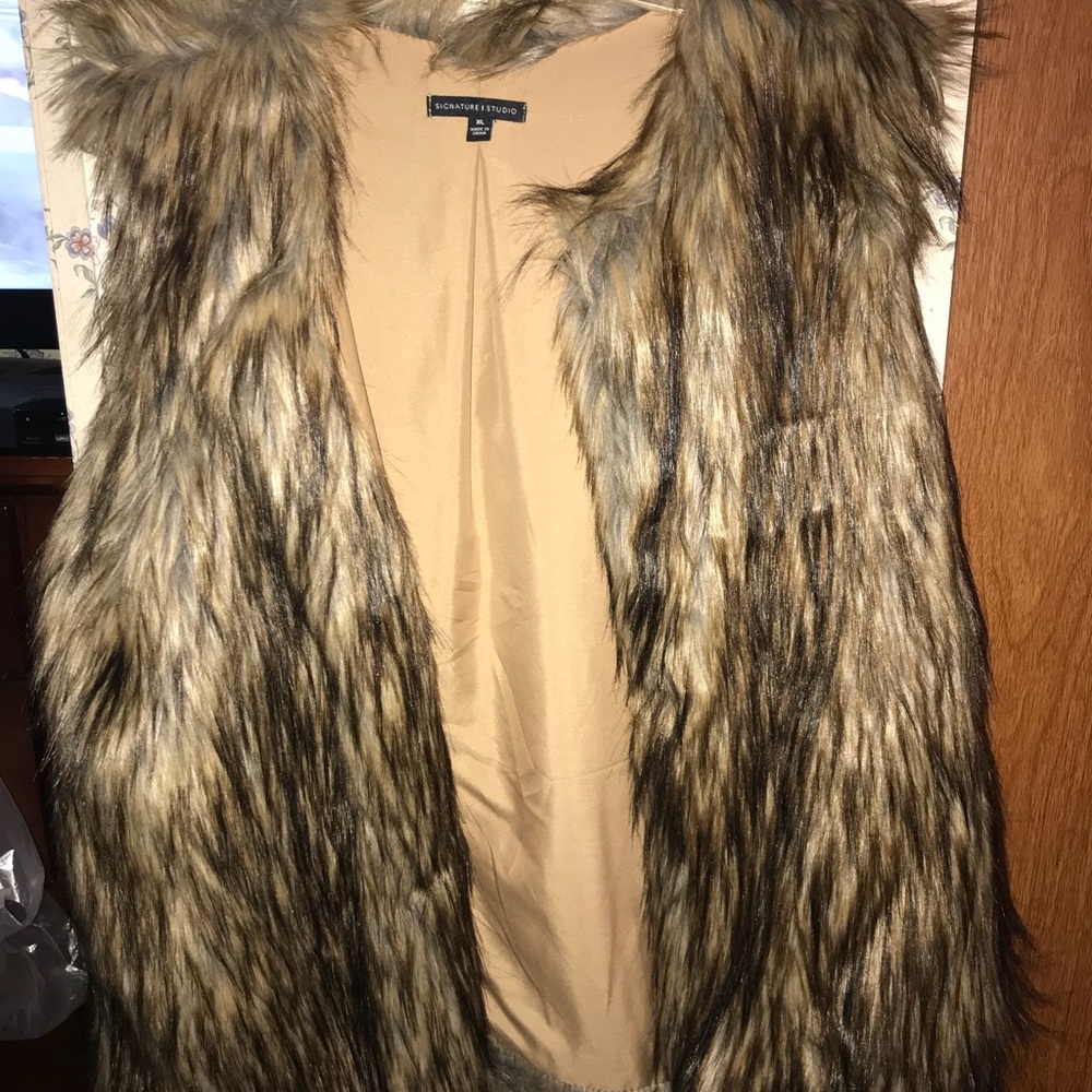 Furry Vest ✨✨